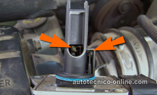 Ejemplo De Un Sensor MAF Sucio. Cómo Limpiar El Sensor De Flujo De Aire (MAF) (GM 3.3L, 3.8L)
