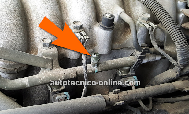 Location Of The Schrader Valve. Cómo Probar La Bomba De Combustible (1998, 1999, 2000, 2001, 2002, 2003, 2004 3.2L V6 Isuzu Amigo, Rodeo y 3.2L Honda Passport)