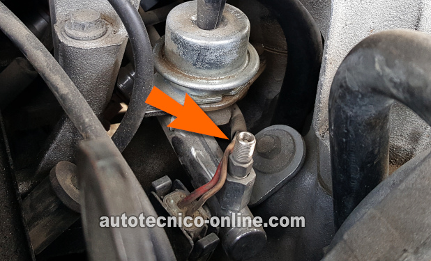 Verificando La Presión Con Medidor De Presión De Combustible. Cómo Probar La Bomba De Combustible (1995, 1996, 1997 2.3L Ford Ranger And Mazda B2300)