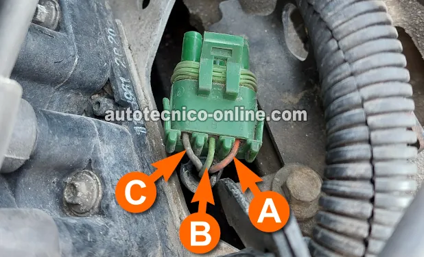 Verificando Que El Sensor MAP Esté Recibiendo 5 Voltios. Cómo Probar El Sensor MAP Con Un Multímetro (1994, 1995, 1996, 1997, 1998, 1999, 2000, 2001, 2002, 2003 3.1L V6 Chevrolet: Beretta, Corsica, Lumina, Malibu, Monte Carlo, Pontiac: Grand Am, Grand Prix)