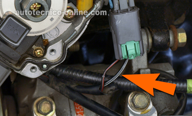 Verificando Que La Bobina De Encendido Tenga Alimentación De 12 Voltios. Cómo Probar La Bobina De Encendido (1998, 1999, 2000, 2001, 2002, 2003, 2004 2.4L Frontier, Xterra)