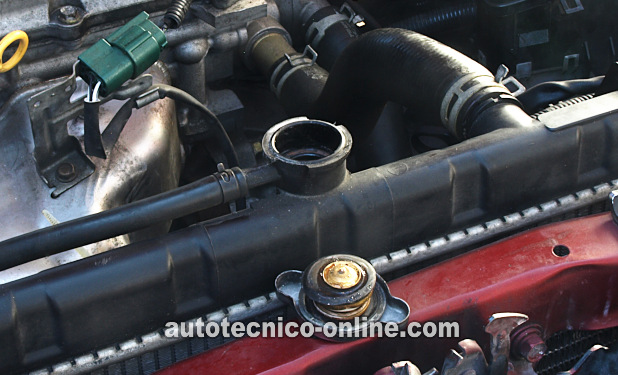 Agua Sale Disparada Del Radiador Abierto. Cómo Probar Un Empaque De Cabeza Quemado (2000, 2001, 2002, 2003, 2004, 2005, 2006 1.8L Nissan Sentra)