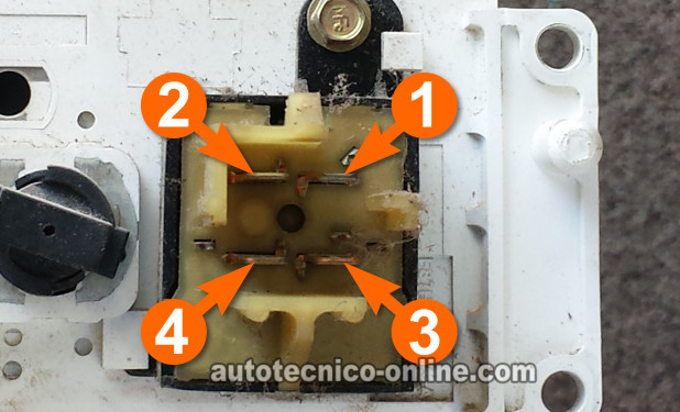 Verificando La Continuidad Del Interruptor Del Motor Soplador. Cómo Probar el Interruptor Del Motor Soplador (4.0L Ford Explorer y 4.0L Ford Ranger)