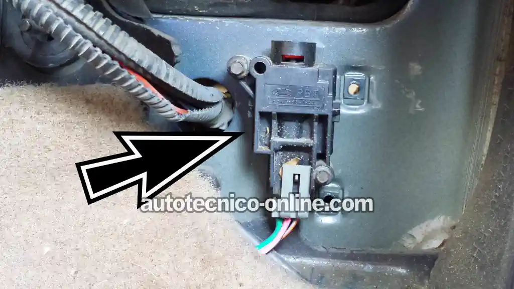 Interruptor De Inercia De La Bomba De Combustible. Cómo Probar La Bomba De Combustible (2001, 2002, 2003, 2004 3.0L V6 Ford Escape)