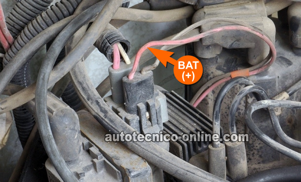 Verificando Que El Módulo De Encendido Tenga Alimentación De 12 Voltios (2.8L V6 TBI Chevrolet S10, GMC S15)