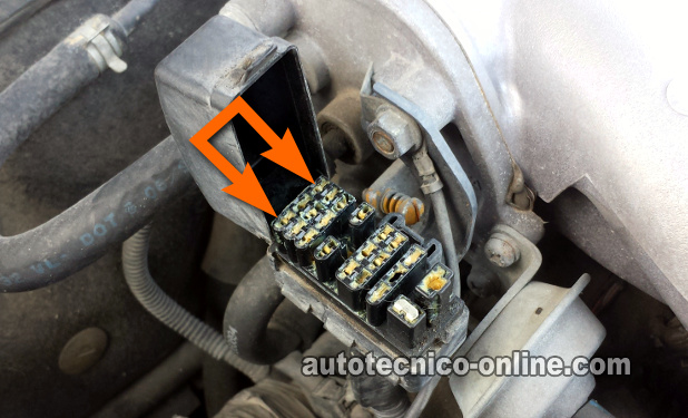 Puenteando Las Terminales +B y FP Del Conector De Diagnóstico. Cómo Probar La Bomba De Gasolina (1992-1995 2.2L Toyota Camry)