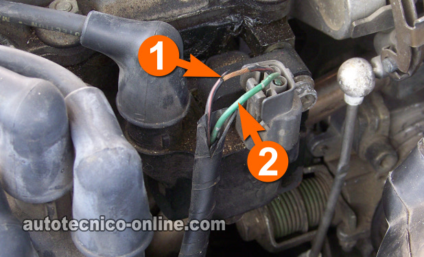 Verificando La Alimentación De 12 Voltios A La Bobina De Encendido. Cómo Probar El Módulo De Encendido (1993, 1994, 1995, 1996, 1997 2.4L Nissan Altima)