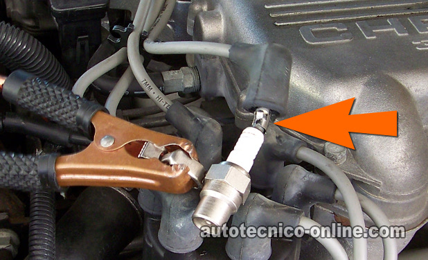 Probando El Cable De Alta Tensión De La Bobina De Encendido. Cómo Probar El Sistema De Encendido (3.0L Chrysler, Dodge, Plymouth)