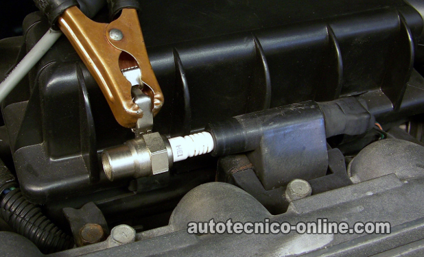 Verificando El Disparo De Chispa De La Bobina De Encendido. Cómo Probar El Sistema De Encendido (3.0L Chrysler, Dodge, Plymouth)