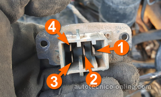 Probando La Continuidad De La Resistencia Del Motor Soplador. Cómo Probar La Resistencia Del Motor Del Soplador (1998, 1999, 2000 2.5L Ford Ranger Y Mazda B2500)