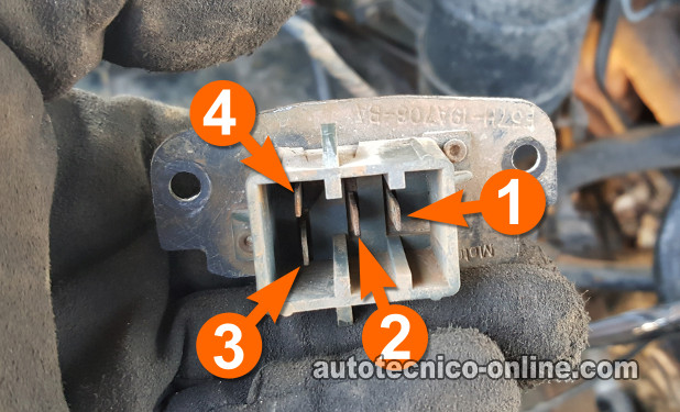 Resistance Testing The Blower Motor Resistor. Cómo Probar La Resistencia Del Motor Del Soplador (1995, 1996, 1997 3.0L Ford Ranger And Mazda B3000)