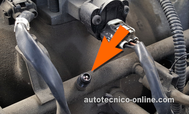 Ubicación De La Válvula Schrader. Cómo Probar La Bomba De Gasolina (1997, 1998, 1999 Dodge Dakota Y Durango)