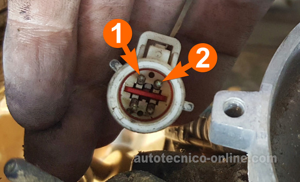 Verificando La Resistencia Del Elemento Calefactor. Prueba Del Elemento Calefactor Del Sensor De Oxígeno N.º 1 (1994 3.0L Ford Ranger Y Mazda B3000)
