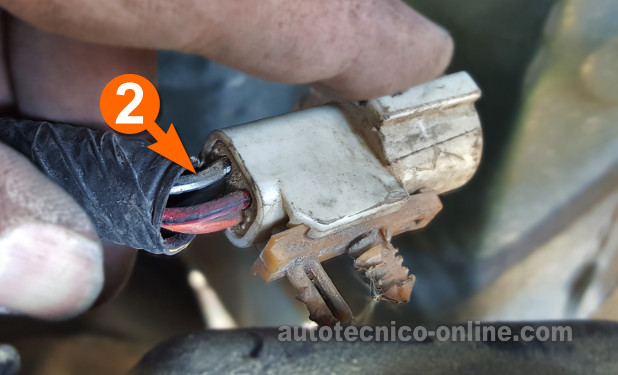 Verificando La Alimentación De Tierra. Probando El Calentador Del Sensor De Oxígeno N.º 2 (1994 3.0L Ford Ranger Y Mazda B3000)