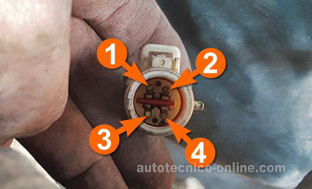 Verificando La Resistencia Del Elemento Calefactor. Probando El Calentador Del Sensor De Oxígeno N.º 2 (1994 3.0L Ford Ranger Y Mazda B3000)