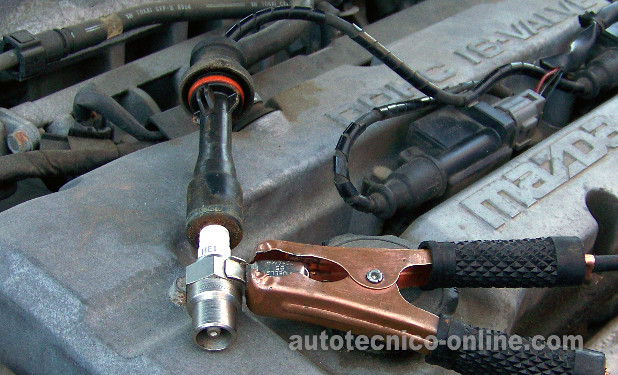 Verificando El Disparo De Chispa. Cómo Probar Las Bobinas De Encendido (1999, 2000, 2001 1.6L Mazda Protegé)
