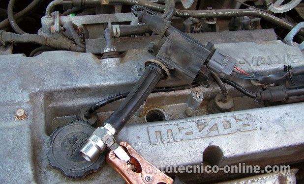 Testing The Ignition Coil For Spark -Cylinders n.º 2 and n.º 4. Cómo Probar Las Bobinas De Encendido (1999-2001 1.6L Mazda Protegé)