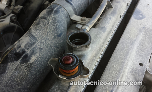El Agua Sale Disparada Del Radiador Abierto. Cómo Probar El Empaque De Cabeza (2.6L Isuzu)