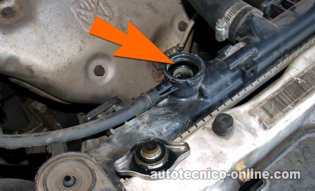 El Agua Sale Disparada Del Radiador Abierto. Cómo Probar Un Empaque De Cabeza Quemado (2.4L Mitsubishi)