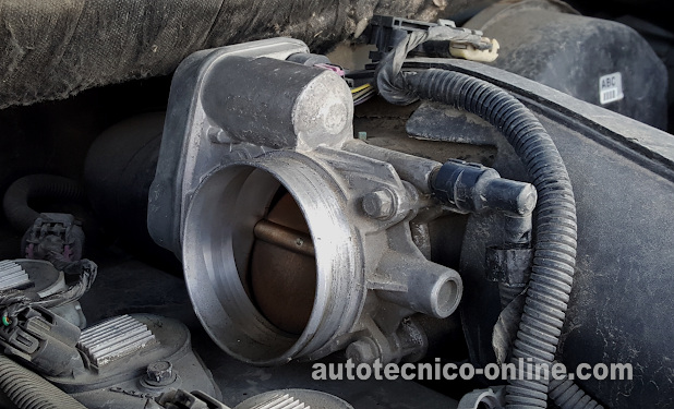 Cómo Probar El Cuerpo Del Acelerador Electrónico (2002-2007 4.2L Chevrolet TrailBlazer)