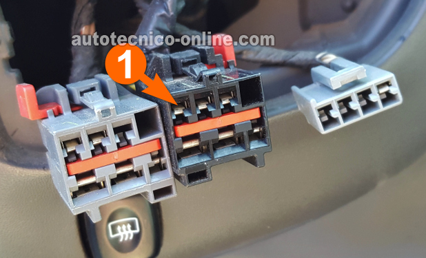 Verificando Que El Dimmer Switch Tenga Alimentación De Tierra. Probando Un Las Luces De Iluminación Del Tablero No Se Encienden (1997, 1998 F150, F250, y Expedition)