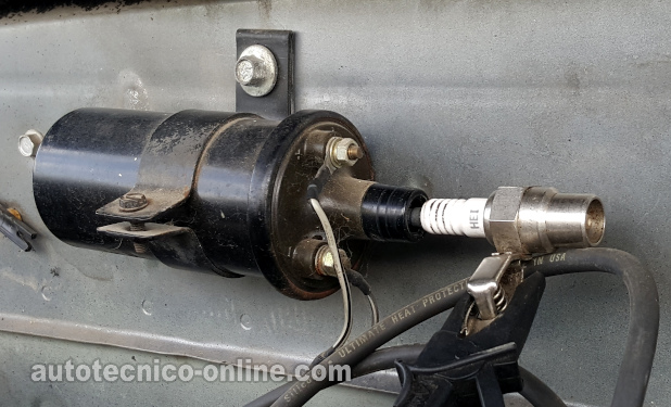 Verificando Que La Bobina De Encendido Esté Disparando Chispa. Cómo Probar El Sistema De Encendido (1990, 1991 5.2L V8 Dodge Dakota)
