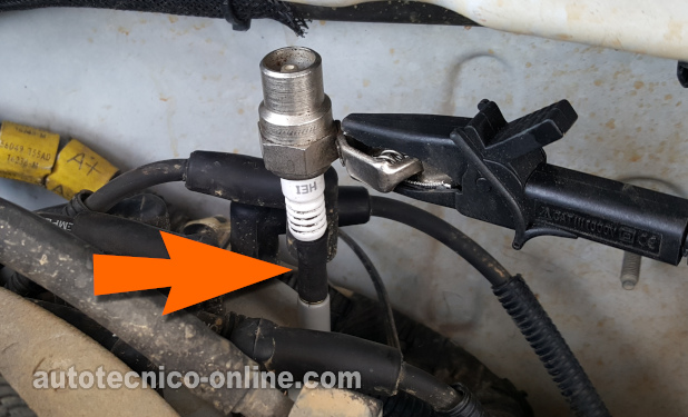 Verificando El Disparo De Chispa En La Tapa Del Distribuidor. Cómo Probar El Sistema De Encendido (1998, 1999,2000, 2001, 2002, 2003 3.9L Dodge Dakota)
