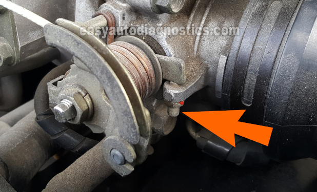 Verificando Que El Sensor TPS Tenga Alimentación De 5 Voltios. Cómo Probar El Sensor De La Posición Del Acelerador (1992, 1993, 1994, 1995, 1996, 1997, 1998, 1999 3.2L Isuzu Amigo, Rodeo, y Trooper, 3.2L Honda Passport)