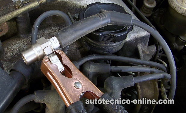 Verificando El Disparo De Chispa. Cómo Probar El Sistema De Encendido (1990, 1992, 1993, 1994 3.0L V6 Mitsubishi Montero, Mighty Max y 3.0L Dodge Ram 50)