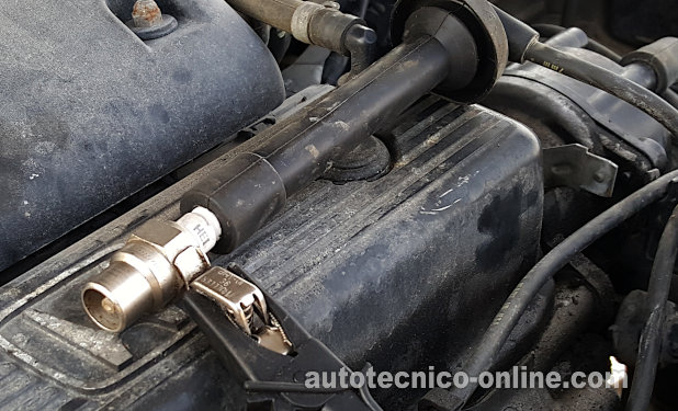 Probando El Disparo De Chispa En Los Cables De Bujía. Cómo Probar El Sistema De Encendido (1995, 1996, 1997 2.7L V6 Honda Accord)