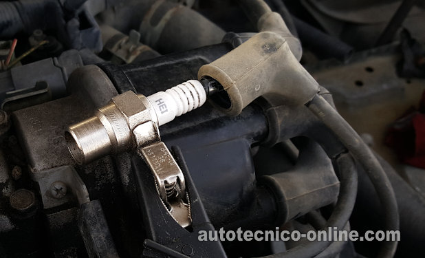 Probando El Cable De Alta Tensión De La Bobina De Encendido. Cómo Probar El Sistema De Encendido (1995, 1996, 1997 2.7L V6 Honda Accord)
