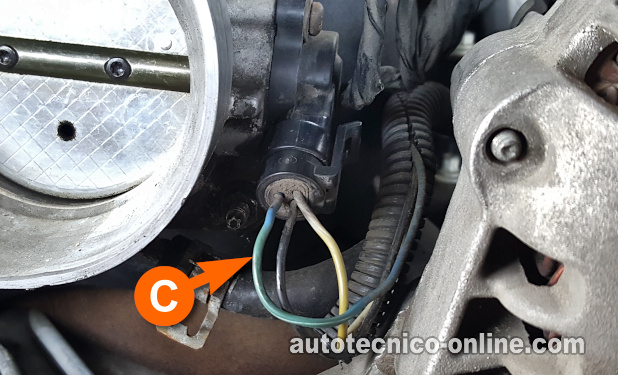 Probando La Señal De Voltaje Del Sensor TPS. Cómo Probar El Sensor TPS (1999, 2000, 2001, 2002 4.8L, 5.3L, 6.0L Chevrolet Silverado, Suburban, Tahoe y GMC Sierra, Yukon, Yukon XL)
