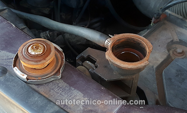 Agua Sale Disparada Del Radiador Abierto. Cómo Probar El Empaque De La Cabeza (1991, 1992, 1993, 1994, 1995 2.5L Dodge Caravan y Plymouth Voyager)