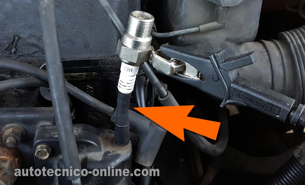 Verificando El Disparo De Chispa En La Bobina De Encendido. Cómo Probar El Sistema De Encendido (1993, 1994, 1995 2.5L Dodge Caravan y Plymouth Voyager)