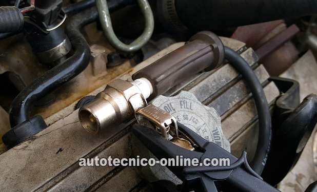 Verificando Que Los Cables De Las Bujías Estén Disparando Chispa. Cómo Diagnosticar Un Arranca Pero No Prende (1989, 1990, 1991, 1992, 1993 3.3L V6 Buick Century, Skylark, 3.3L V6 Oldsmobile Achieva, Calais, Cutlass Ciera)